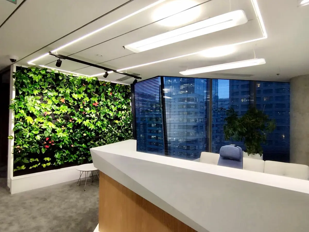 Odświeżone biuro warszawskiej firmy po rebrandingu – koordynacja projektu fit out