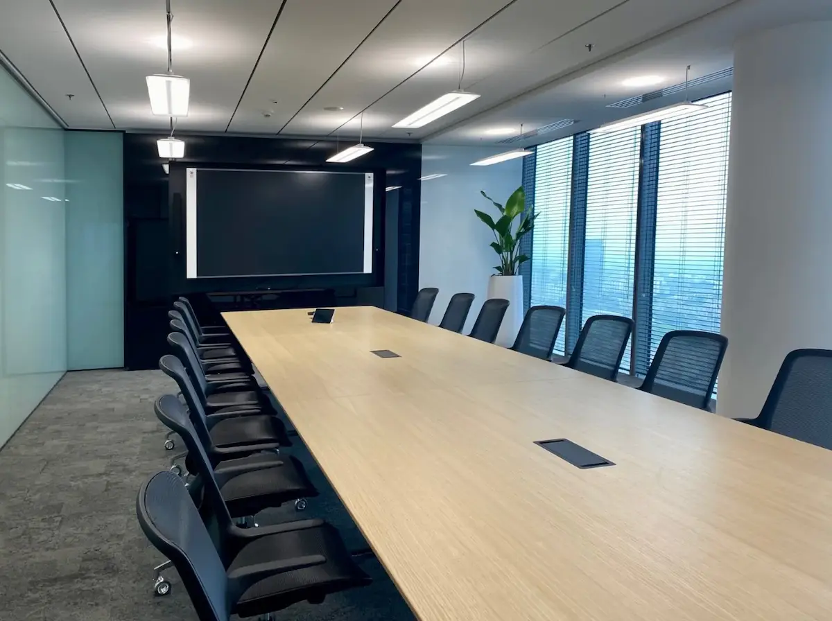 Gotowe biuro po zakończeniu prac aranżacyjnych w Warszawie