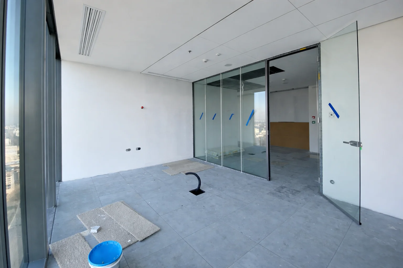 Sala konferencyjna w warszawskim biurze Q22 podczas prac fit-out