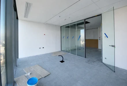 biuro-warszawskie-firmy-w-q22-w-trakcie-prac-fit-out-sala-konferencyjna
